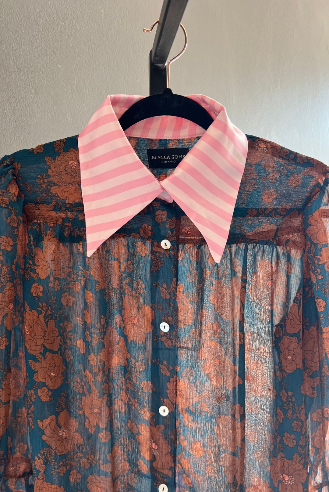 BLUSA RAFAELA FLOWERS BROWN