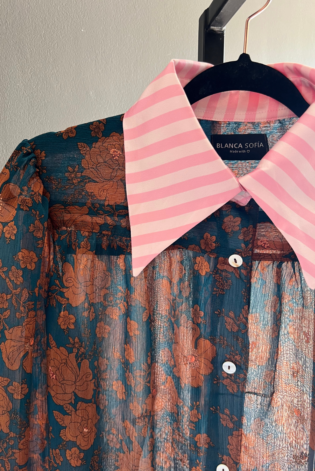 BLUSA RAFAELA FLOWERS BROWN